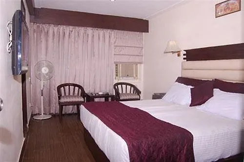 Oyo 11647 Hotel Metro Агра
