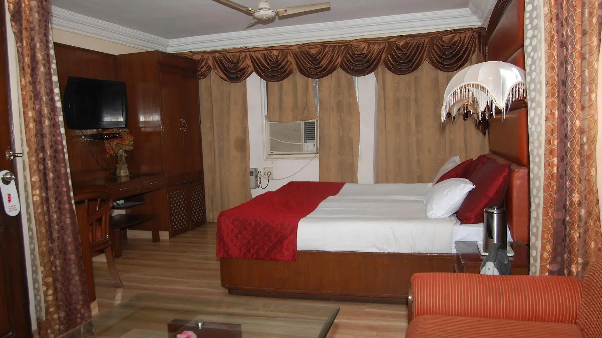 Oyo 11647 Hotel Metro Агра 2*,  Индия