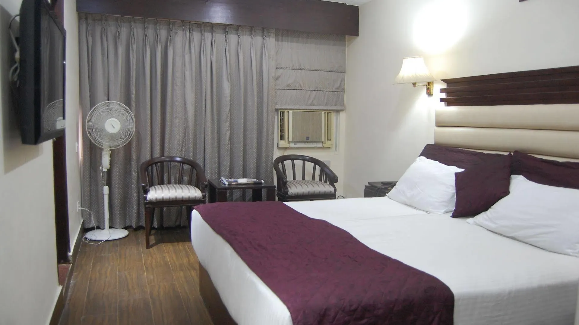 Oyo 11647 Hotel Metro Агра 2*,  Индия