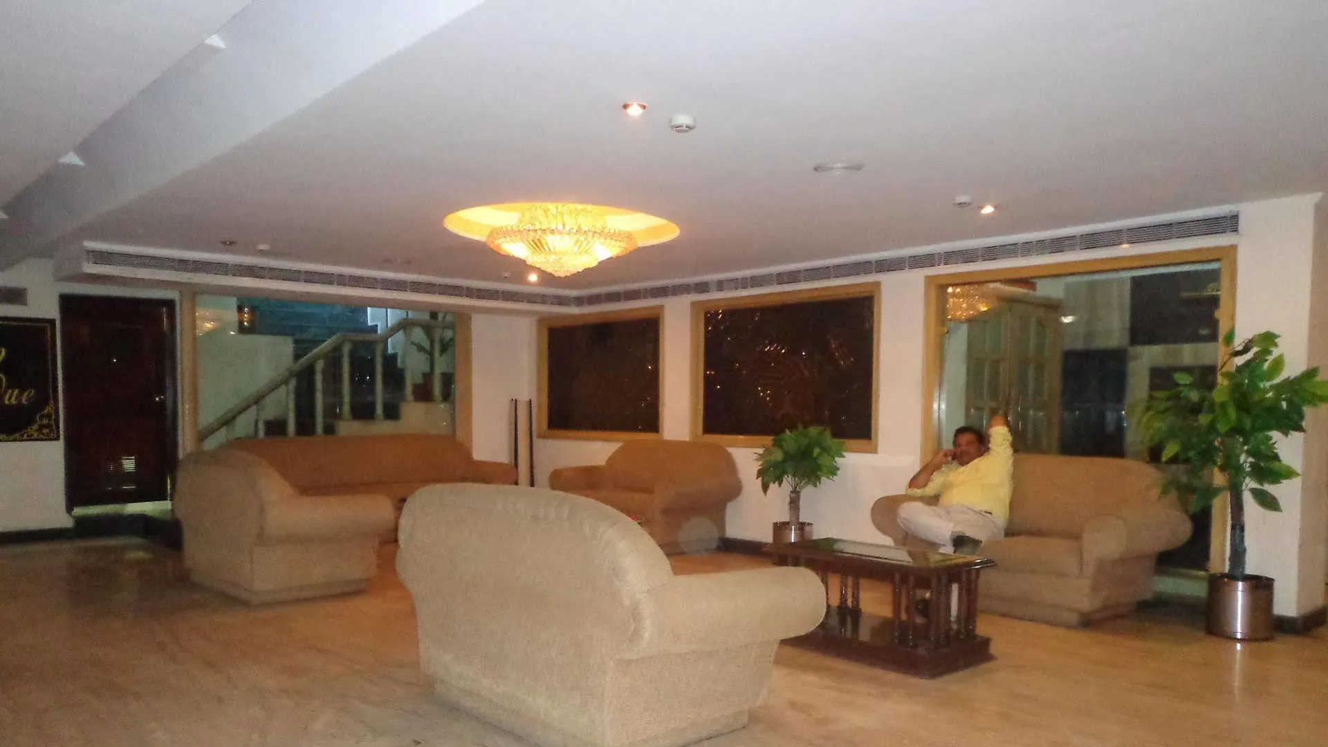 **  Oyo 11647 Hotel Metro Агра Индия