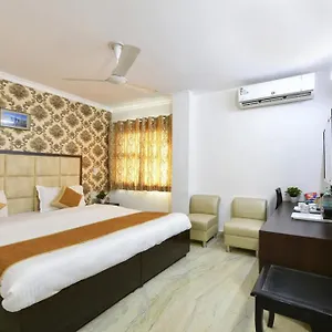 Hotel The First By Goyal Hoteliers, Agra (Uttar Pradesh)