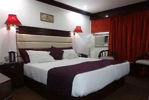 Oyo 11647 Hotel Metro Agra