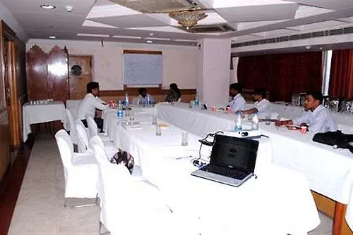 Oyo 11647 Hotel Metro Agra