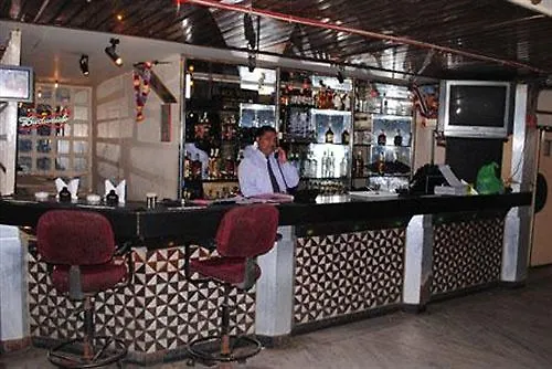 Oyo 11647 Hotel Metro Agra  2*, Agra (Uttar Pradesh)