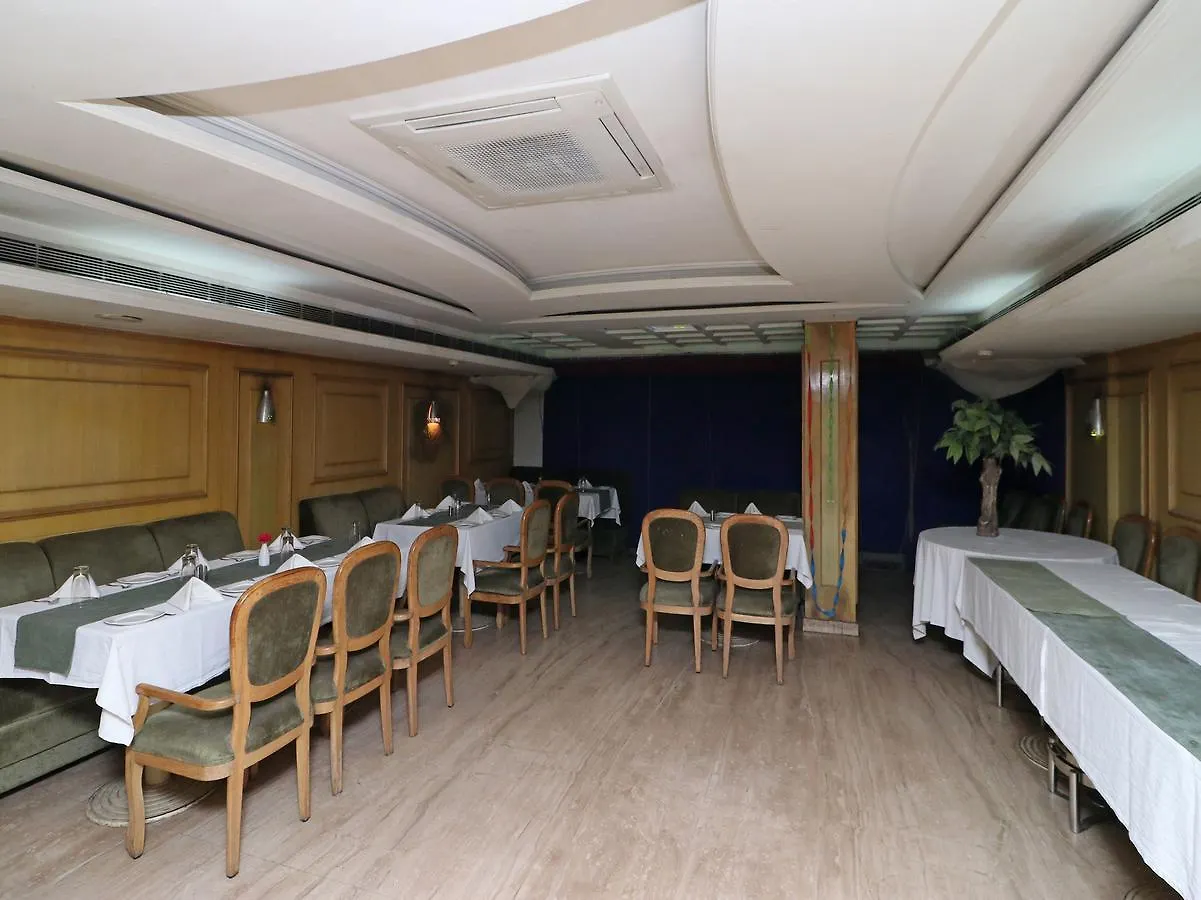Oyo 11647 Hotel Metro Agra