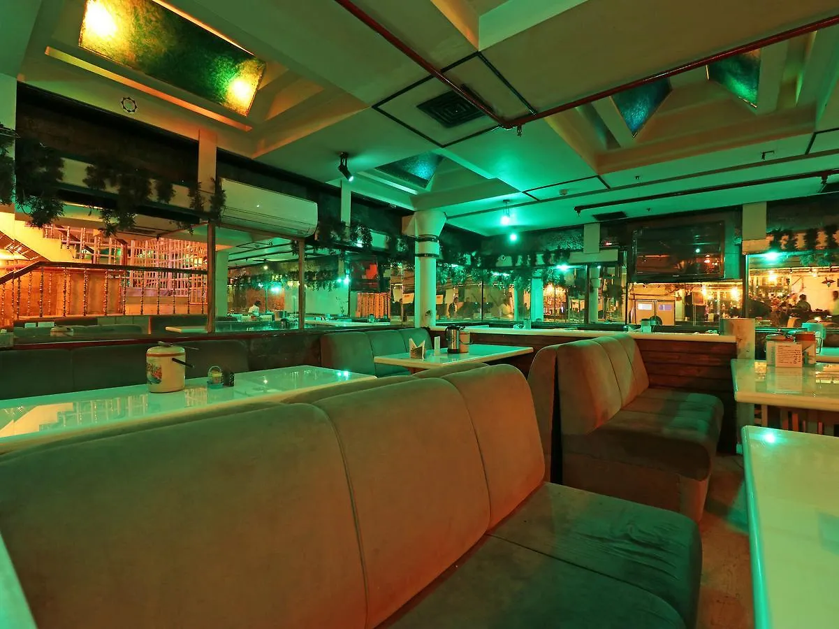 Oyo 11647 Hotel Metro Agra