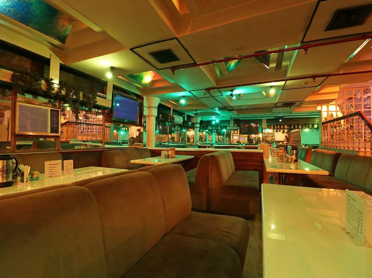 Oyo 11647 Hotel Metro Agra