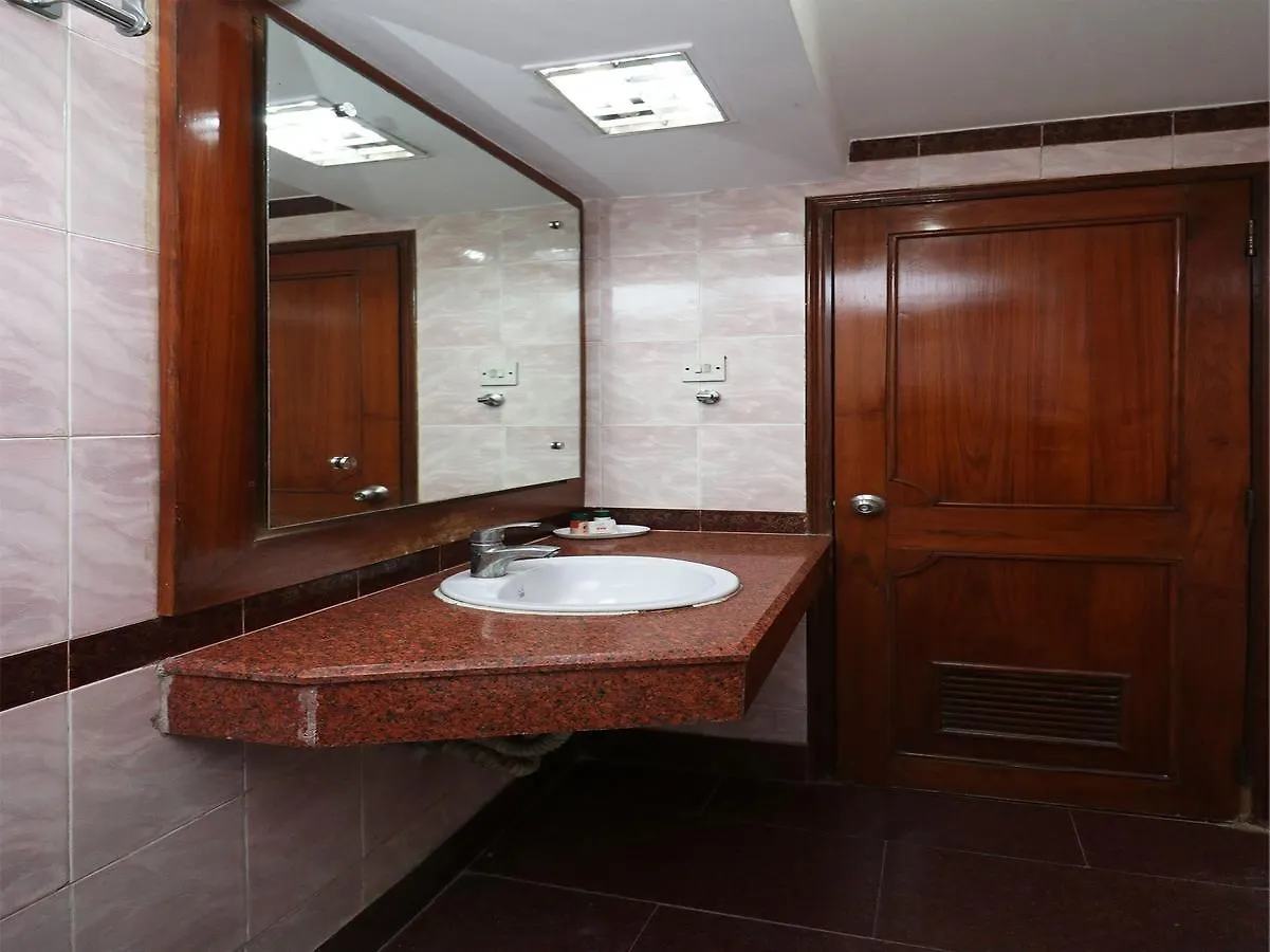 Oyo 11647 Hotel Metro Agra