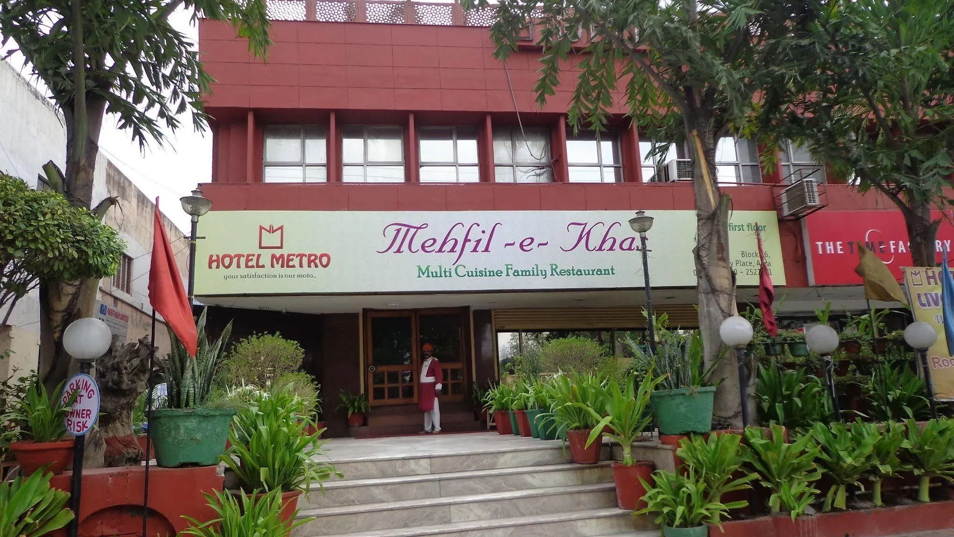 Oyo 11647 Hotel Metro Agra  Agra (Uttar Pradesh)