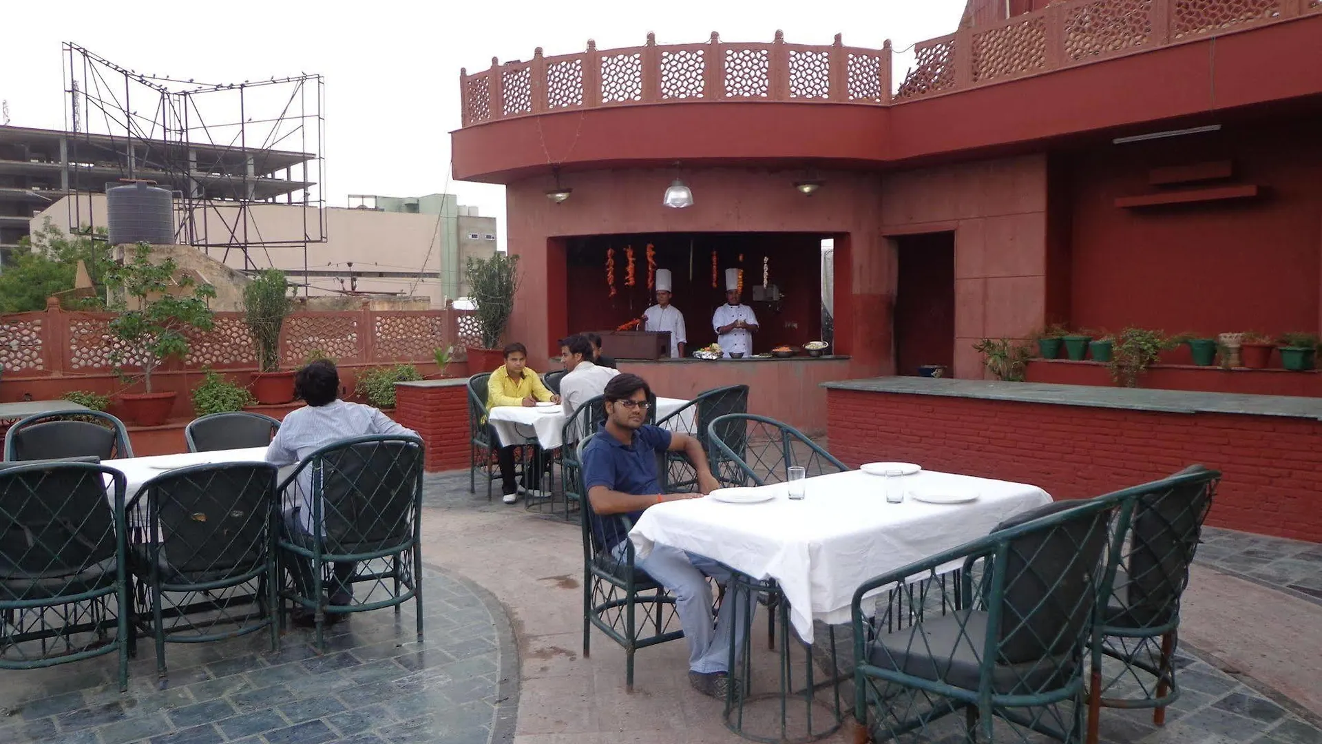 Oyo 11647 Hotel Metro Agra