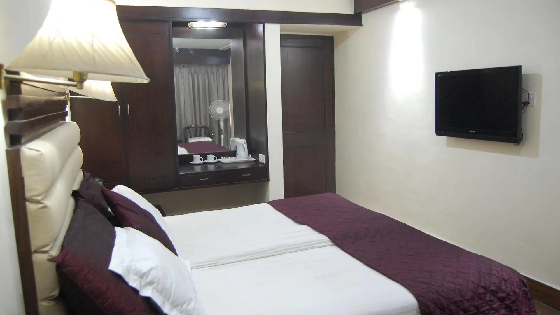Oyo 11647 Hotel Metro Agra