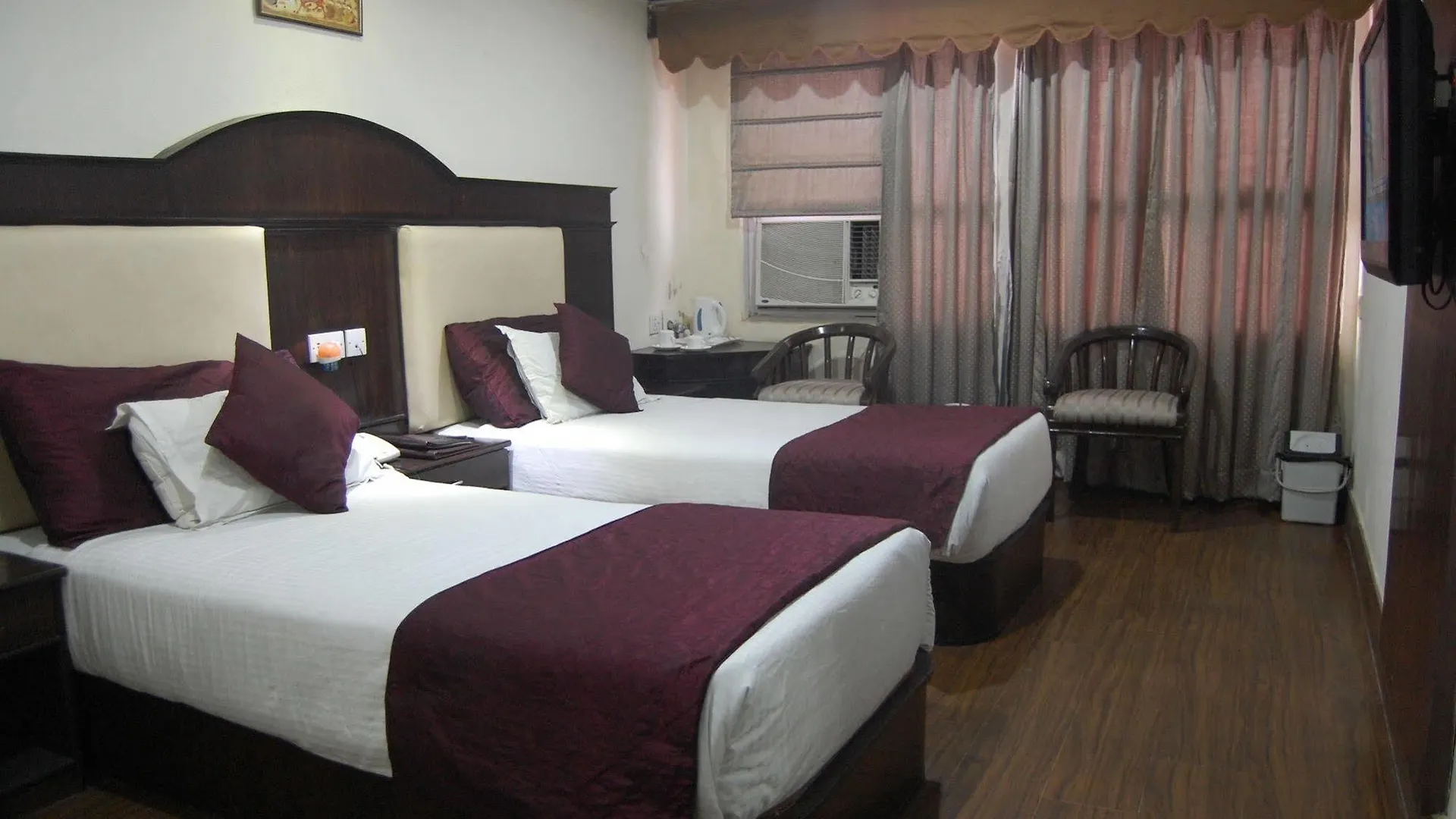 Oyo 11647 Hotel Metro Agra