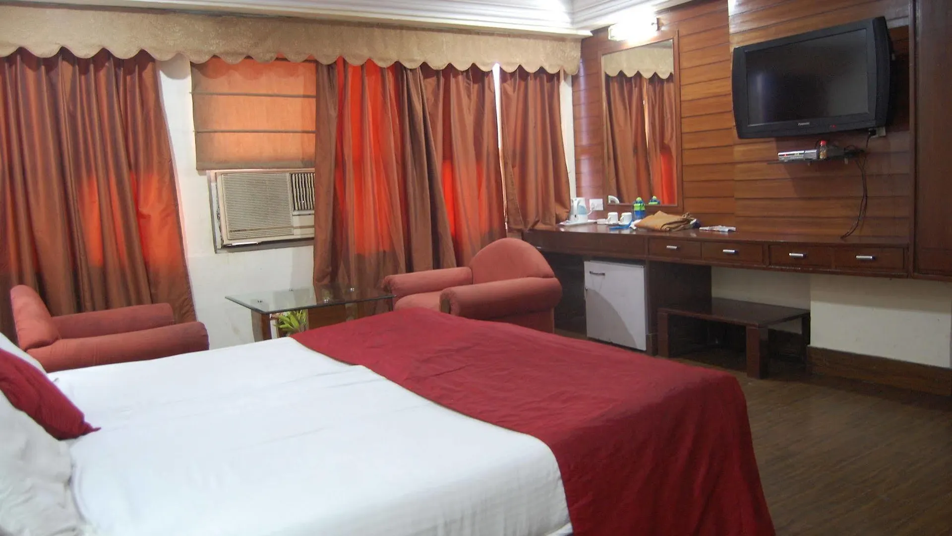 Oyo 11647 Hotel Metro Agra