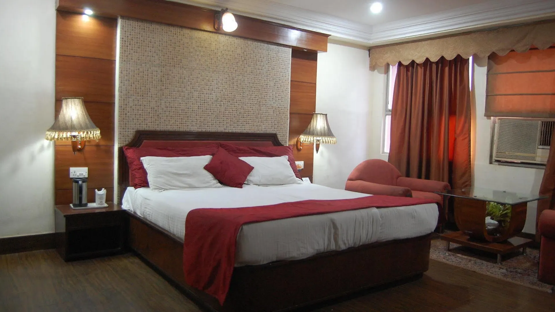 Oyo 11647 Hotel Metro Agra