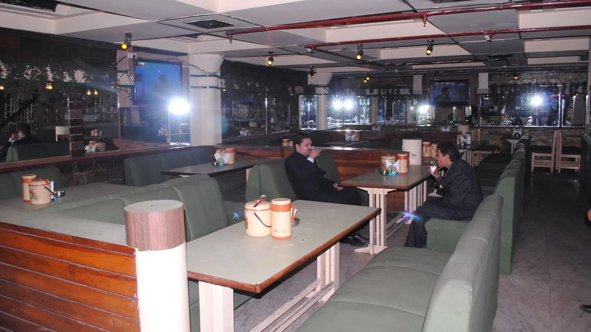 Oyo 11647 Hotel Metro Agra