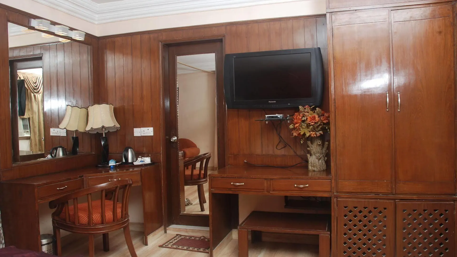 Oyo 11647 Hotel Metro Agra   Agra (Uttar Pradesh)