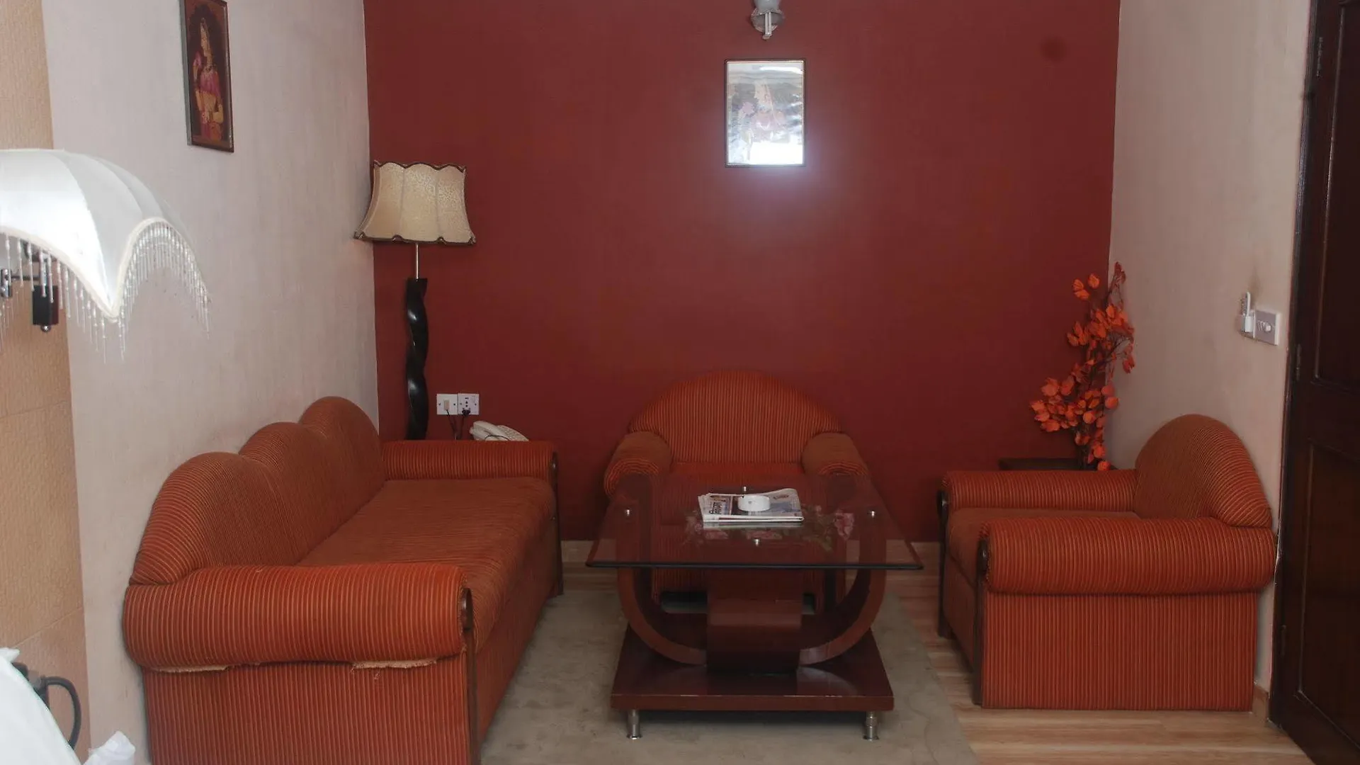 **  Oyo 11647 Hotel Metro Agra  India